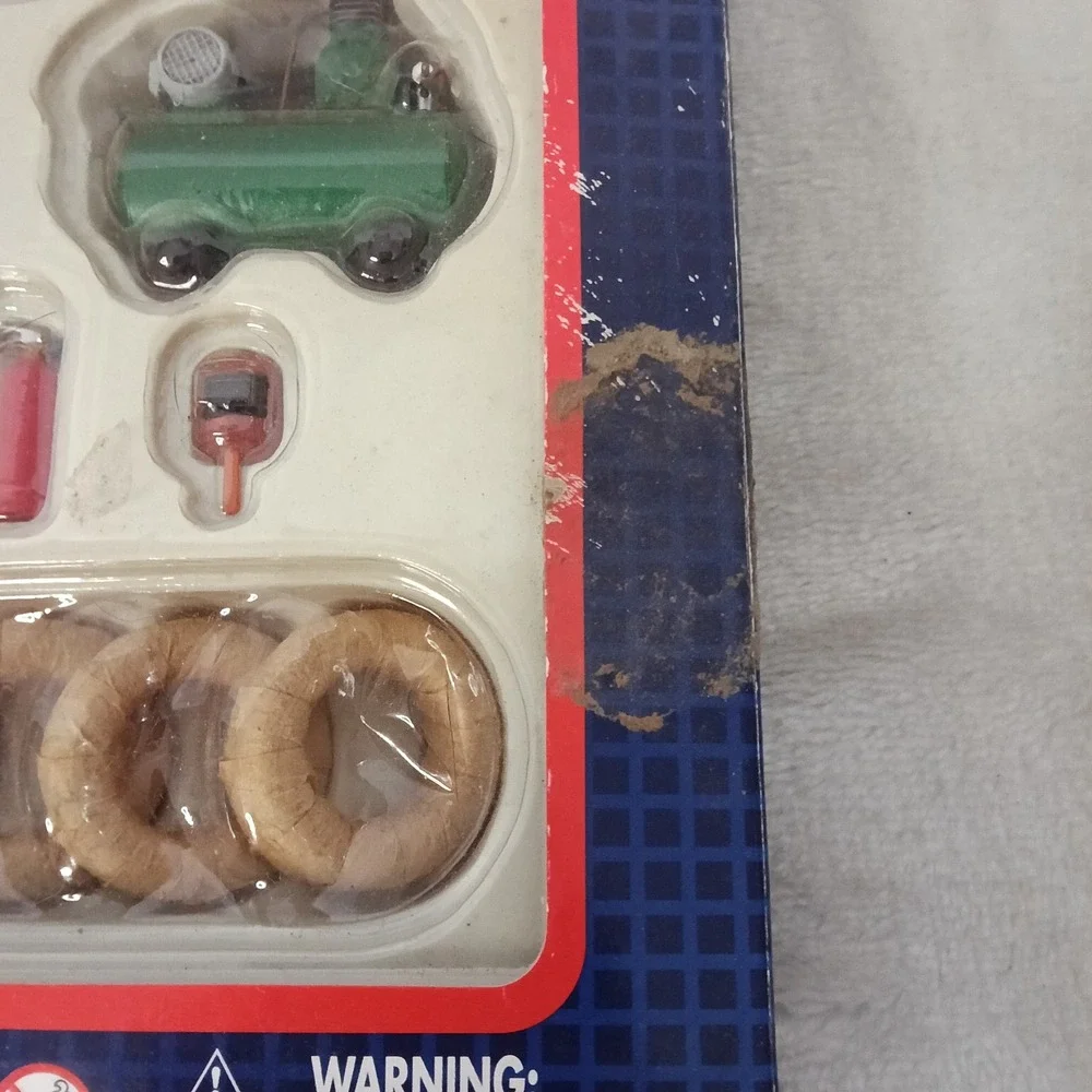 GMP 1:24 Scale Garage Accessory Set Series 1 Diorama Tools Tires Air Pump 9001